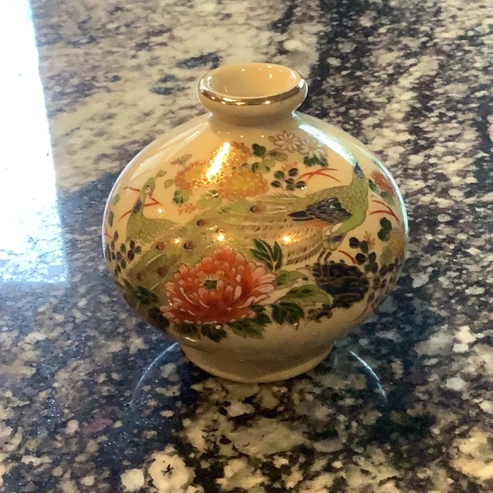 Sato Gordon small peacock vase